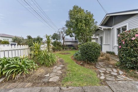 Photo of property in 9 Princes Street, Fitzroy, New Plymouth, 4312