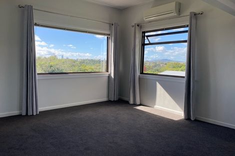 Photo of property in 43 Onewa Road, Northcote, Auckland, 0627