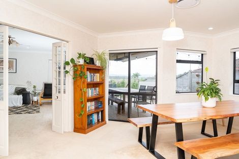 Photo of property in 5 Silhouette Way, Western Heights, Hamilton, 3200