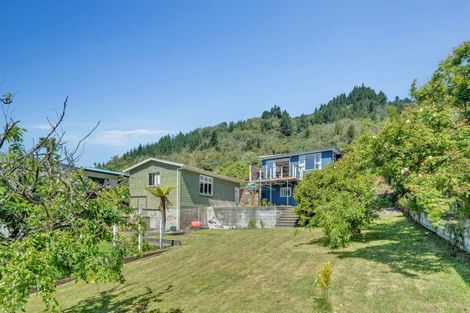 Photo of property in 82 Milton Terrace, Picton, 7220