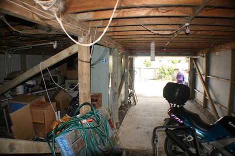 Photo of property in 1 Louise Place, West Harbour, Auckland, 0618