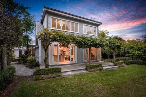 Photo of property in 166 Fendalton Road, Fendalton, Christchurch, 8052