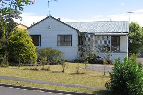 Photo of property in 8 Weetman Drive, Browns Bay, Auckland, 0630