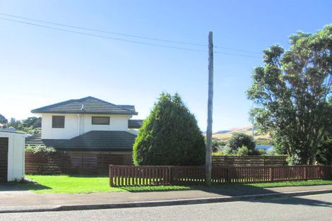 Photo of property in 2 Kahikatea Grove, Paparangi, Wellington, 6037