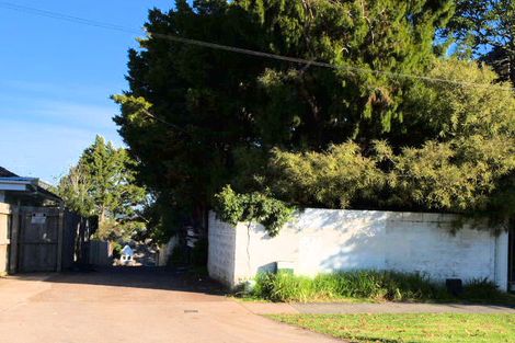 Photo of property in 19e Paparoa Road, Cockle Bay, Auckland, 2014