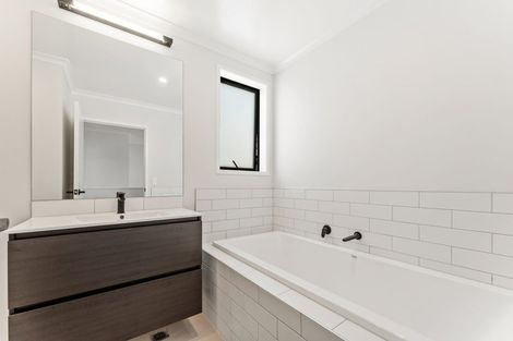 Photo of property in 17 Seafarer Crescent, Stanmore Bay, Whangaparaoa, 0932