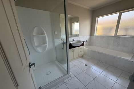 Photo of property in 12 Ballydonegan Rise, East Tamaki, Auckland, 2013