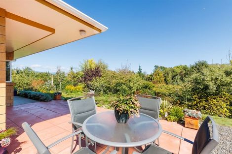 Photo of property in 24 La Lena Grove, Fitzherbert, Palmerston North, 4410