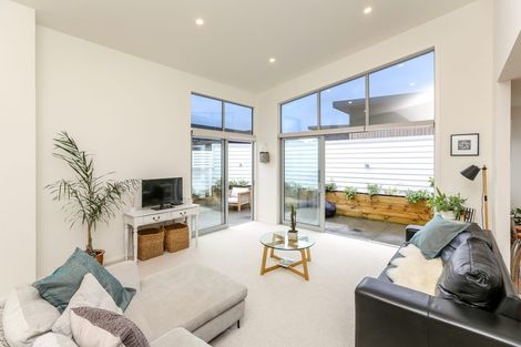 Photo of property in 4 Mackillop Way, Brooklands, New Plymouth, 4310