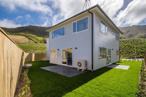 Photo of property in 92 Silverstream Road, Crofton Downs, Wellington, 6035