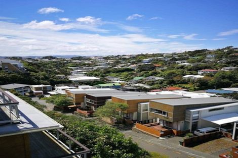 Photo of property in 73 Tiketike Way, Brooklyn, Wellington, 6021