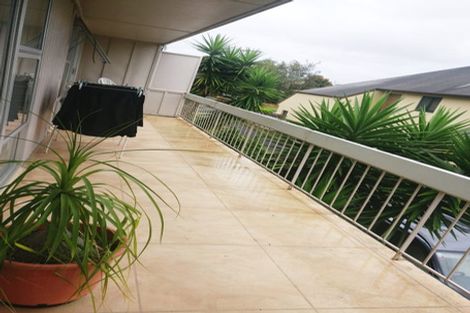 Photo of property in 2/27 Kerswill Place, Pakuranga, Auckland, 2010