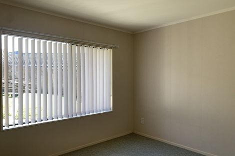 Photo of property in 9 Lanier Place, Glendene, Auckland, 0602