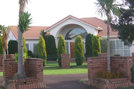 Photo of property in 2 Connemara Court, West Harbour, Auckland, 0618