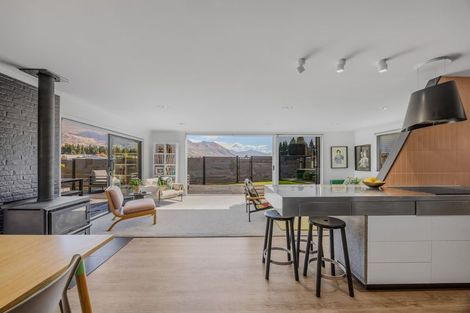 Photo of property in 13 Aeolus Place, Wanaka, 9305