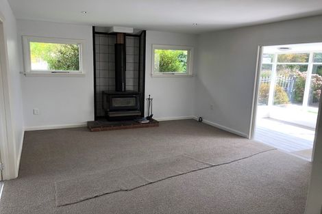Photo of property in 27 Middlepark Road, Sockburn, Christchurch, 8042
