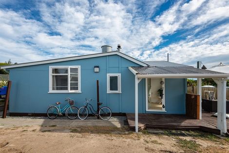 Photo of property in 10 Cross Street, Waikuku Beach, 7473