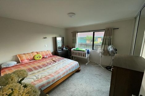 Photo of property in 25 Lochend Place, Highland Park, Auckland, 2010