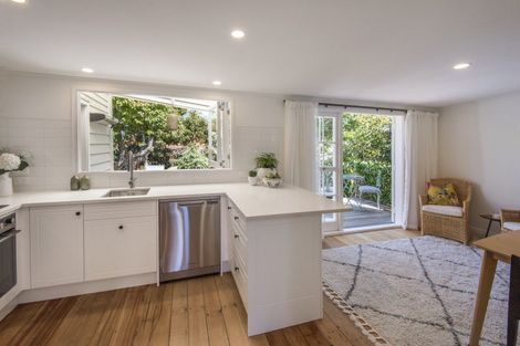 Photo of property in 37 Kiwi Road, Stanley Point, Auckland, 0624