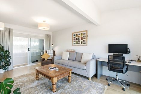 Photo of property in 12 Middlesex Place, Northland, Wellington, 6012