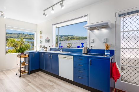 Photo of property in 1 Zande Terrace, Tawa, Wellington, 5028