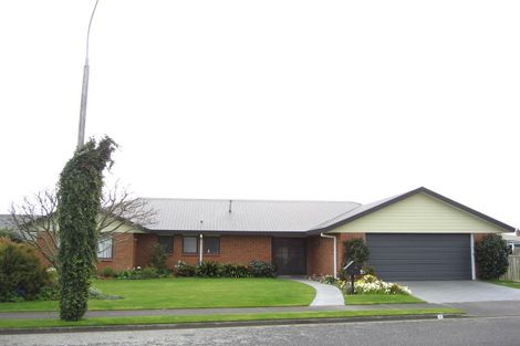 Photo of property in 6 Waiwera Place, Merrilands, New Plymouth, 4312