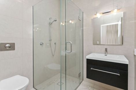 Photo of property in 8 Saint Andrews Square, Strowan, Christchurch, 8052