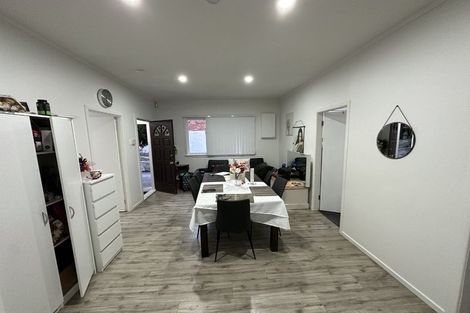 Photo of property in 34 Sutherland Road, Point Chevalier, Auckland, 1025