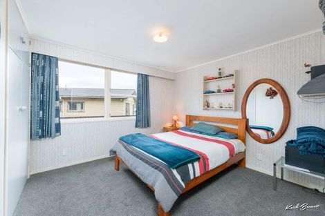 Photo of property in 3 Lowry Crescent, Stokes Valley, Lower Hutt, 5019