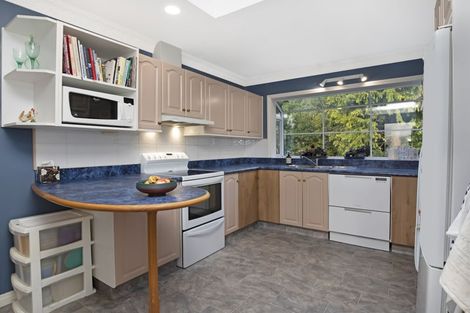 Photo of property in 13 Wilmshurst Place, Tawa, Wellington, 5028