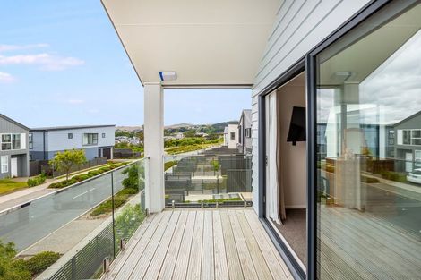 Photo of property in 21 Koreke Close, Kenepuru, Porirua, 5022