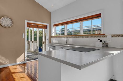 Photo of property in 66 Yeovil Road, Te Atatu Peninsula, Auckland, 0610