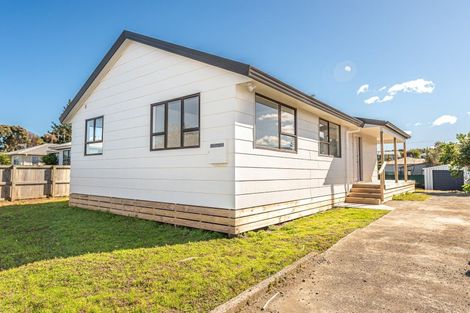 Photo of property in 4 Kupe Place, Castlecliff, Whanganui, 4501