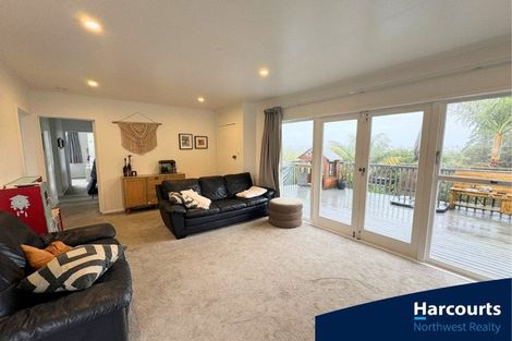 Photo of property in 20 Edgerton Road, Te Atatu Peninsula, Auckland, 0610