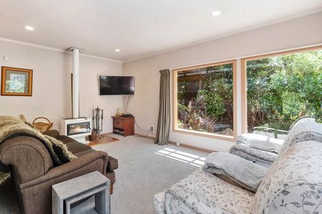 Photo of property in 33 Spencer Road, Lake Tarawera, Rotorua, 3076