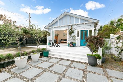 Photo of property in 159 Queens Drive, Lyall Bay, Wellington, 6022