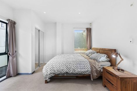 Photo of property in Royal Regal Apartments, 2/50 Cambridge Terrace, Te Aro, Wellington, 6011