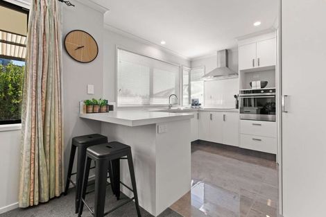 Photo of property in 2 Muriel Way, Papamoa Beach, Papamoa, 3118