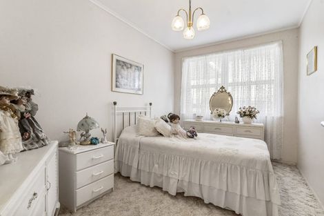 Photo of property in 11 Palmer Avenue, Glen Eden, Auckland, 0602