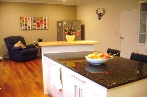 Photo of property in 7 Andara Close, Pinehill, Auckland, 0632