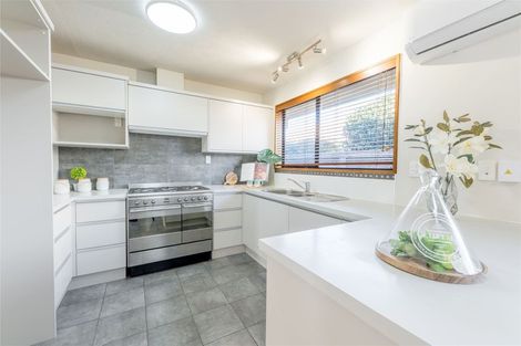 Photo of property in 18 Westgrove Avenue, Avonhead, Christchurch, 8042