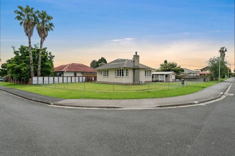Photo of property in 9 Durham Street, Te Atatu Peninsula, Auckland, 0610