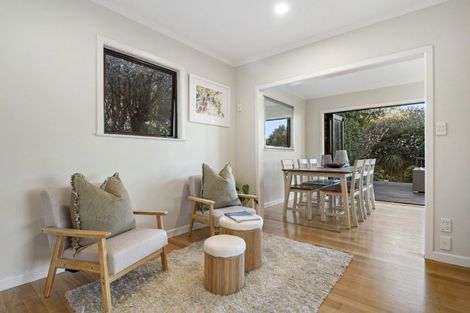 Photo of property in 43 Forrest Hill Road, Milford, Auckland, 0620