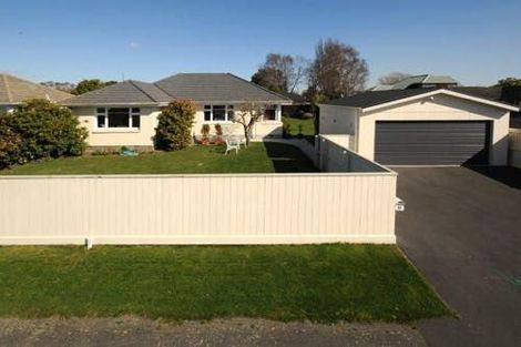Photo of property in 11 Grimseys Road, Redwood, Christchurch, 8051