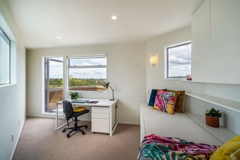 Photo of property in 65a Exmouth Road, Northcote, Auckland, 0627