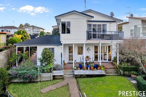 Photo of property in 16 Knightsbridge Drive, Forrest Hill, Auckland, 0620
