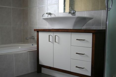 Photo of property in 29 Sapperton Drive, Henderson, Auckland, 0612