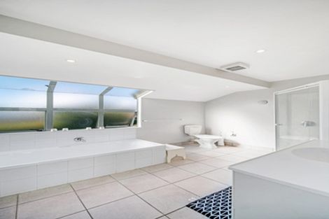 Photo of property in 2/363 Pakuranga Road, Pakuranga Heights, Auckland, 2010