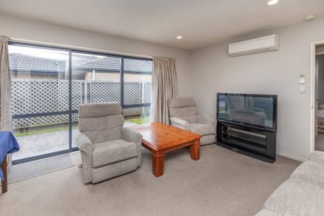 Photo of property in 2/15 Johns Road, Belfast, Christchurch, 8051