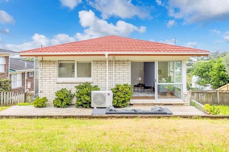 Photo of property in 2/5 Finn Place, Totara Vale, Auckland, 0629